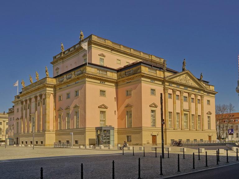 Das Gebäude der Deutschen Staatsoper Unter den Linden in Berlin.