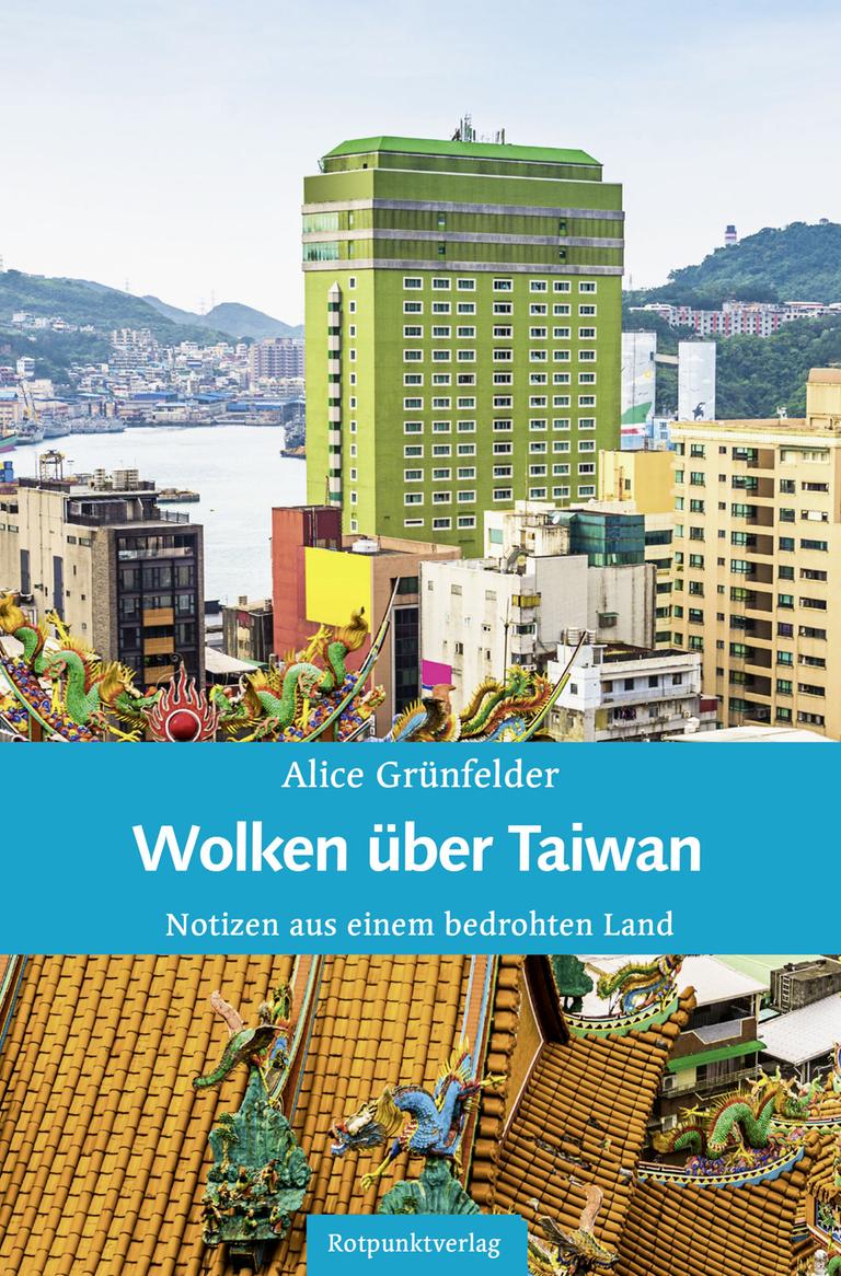 Das Cover des Buchs „Wolken über Taiwan“ von Alice Grünfelder zeigt eine Stadt mit Wolkenkratzern und traditionellen chinesischen Häusern.
Das Cover des Buchs „Wolken über Taiwan“ von Alice Grünfelder zeigt eine Stadt mit Wolkenkratzern und traditionellen chinesischen Häusern.