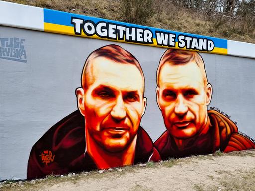 Ein Wandgemälde von den Klitschko-Brüdern in Danzig. Ein Wandgemälde von den Klitschko-Brüdern in Danzig.
