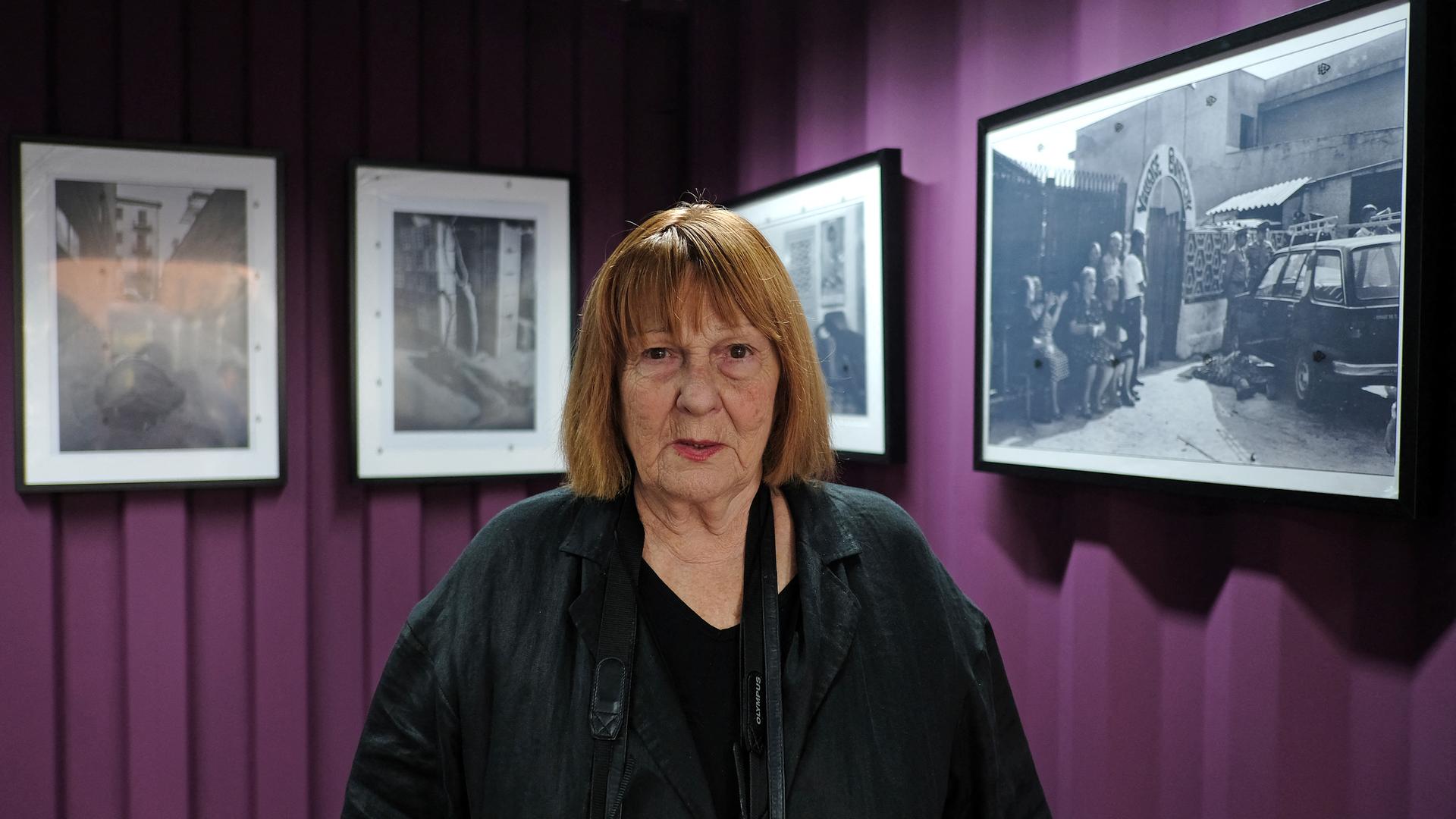 Die Fotografin Letizia Battaglia bei einer Ausstellung ihrer Bilder. Die Fotografin Letizia Battaglia bei einer Ausstellung ihrer Bilder.