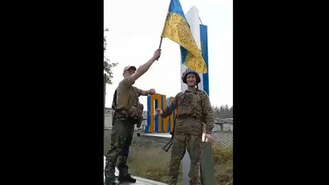 Screenshot aus einem Twittervideo: Ukrainische Soldaten in Lyman