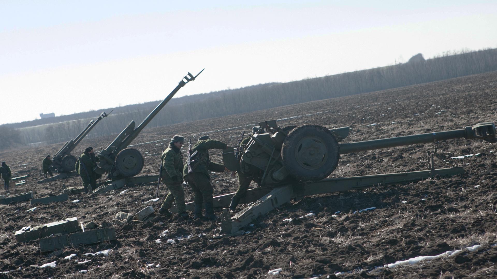 18. Februar 2015 Soldaten der pro-russischen Volksrepublik Donezk 18. Februar 2015 Soldaten der pro-russischen Volksrepublik Donezk