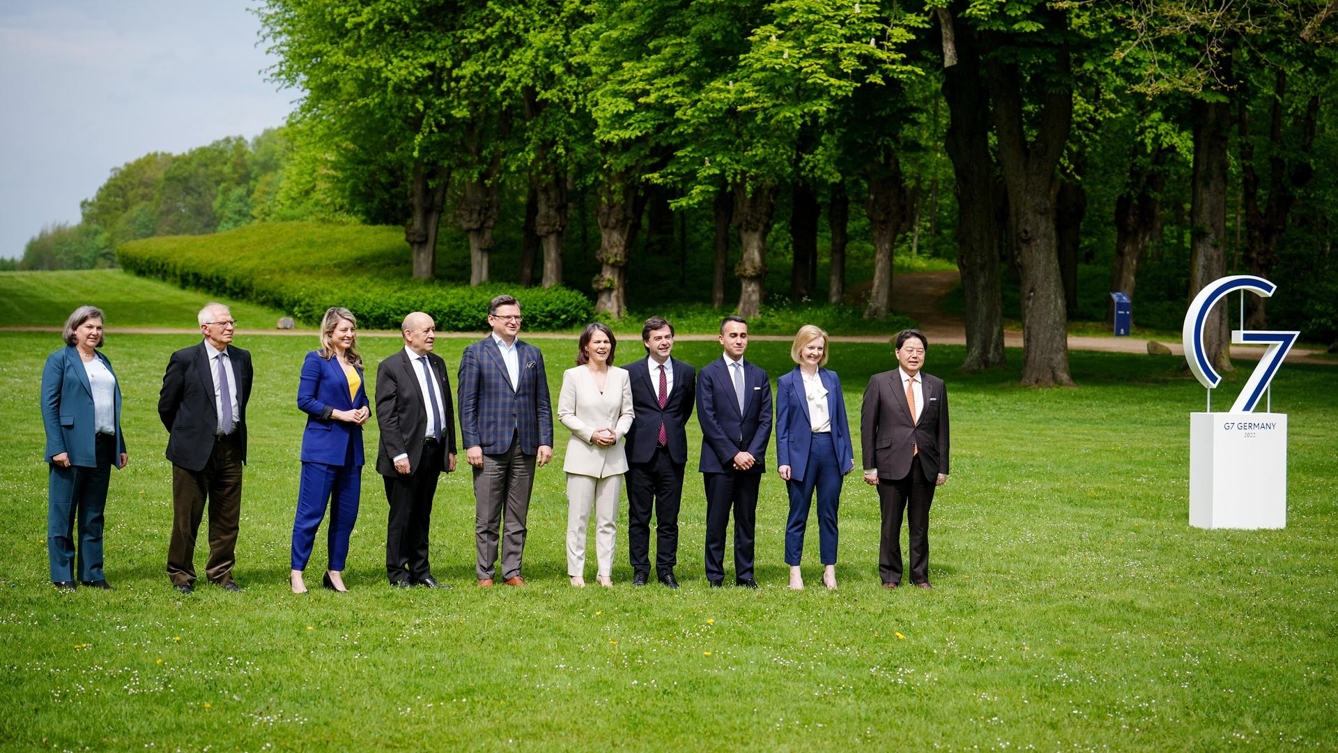 "Familienfoto" des G7-Außenministertreffens in Schleswig-Holstein. Zu Gast waren die Außenminister der Ukraine und Moldaus. "Familienfoto" des G7-Außenministertreffens in Schleswig-Holstein. Zu Gast waren die Außenminister der Ukraine und Moldaus.