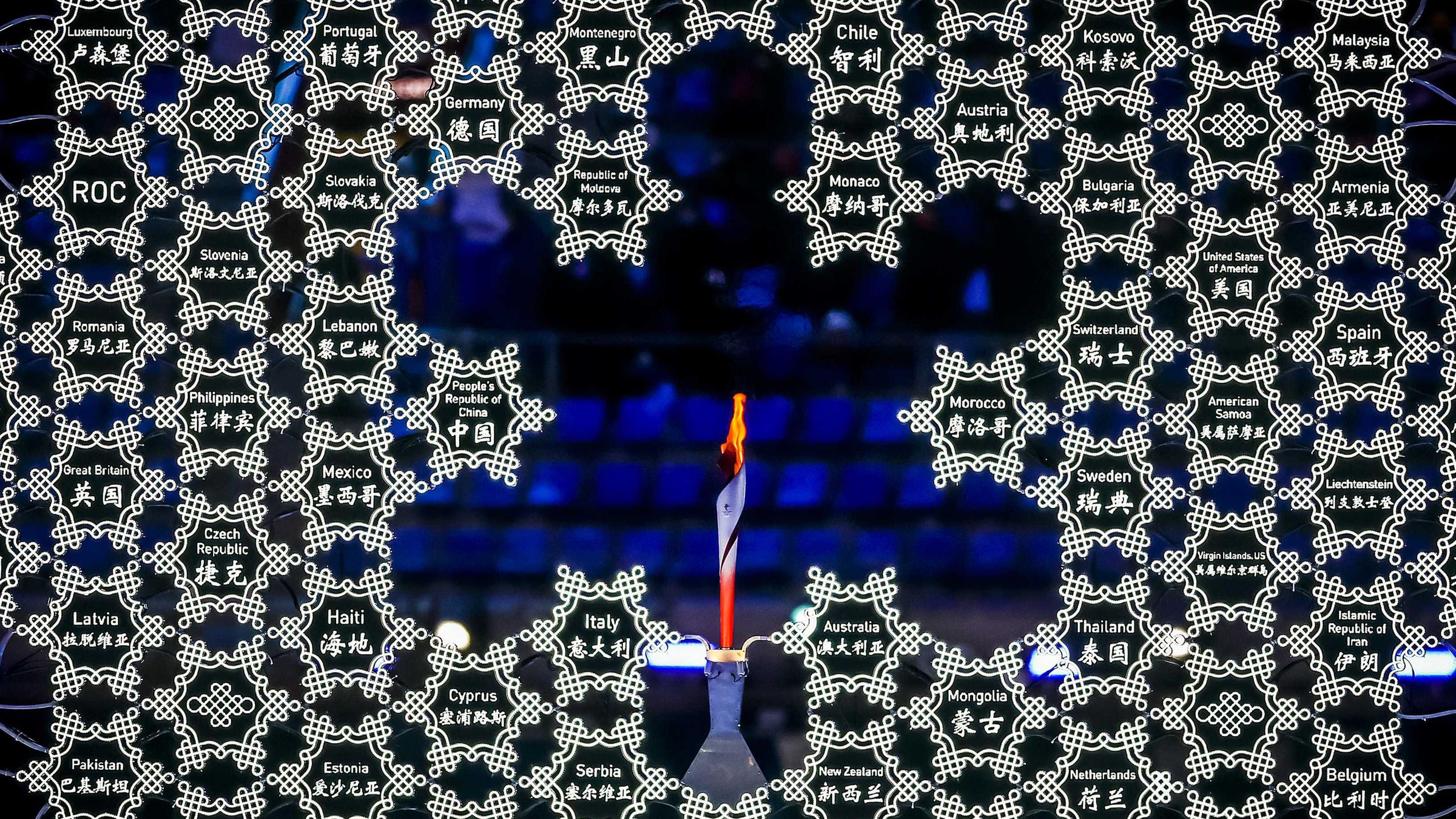 Eröffnungsfeier der Olympischen Spiele 2022 in Peking mit der olympischen Fackel.