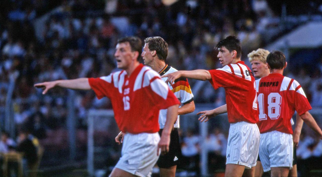 Szene aus dem Spiel Deutschland gegen die GUS in Norrköping bei der Fußball-EM 1992 in Schweden
Szene aus dem Spiel Deutschland gegen die GUS in Norrköping bei der Fußball-EM 1992 in Schweden