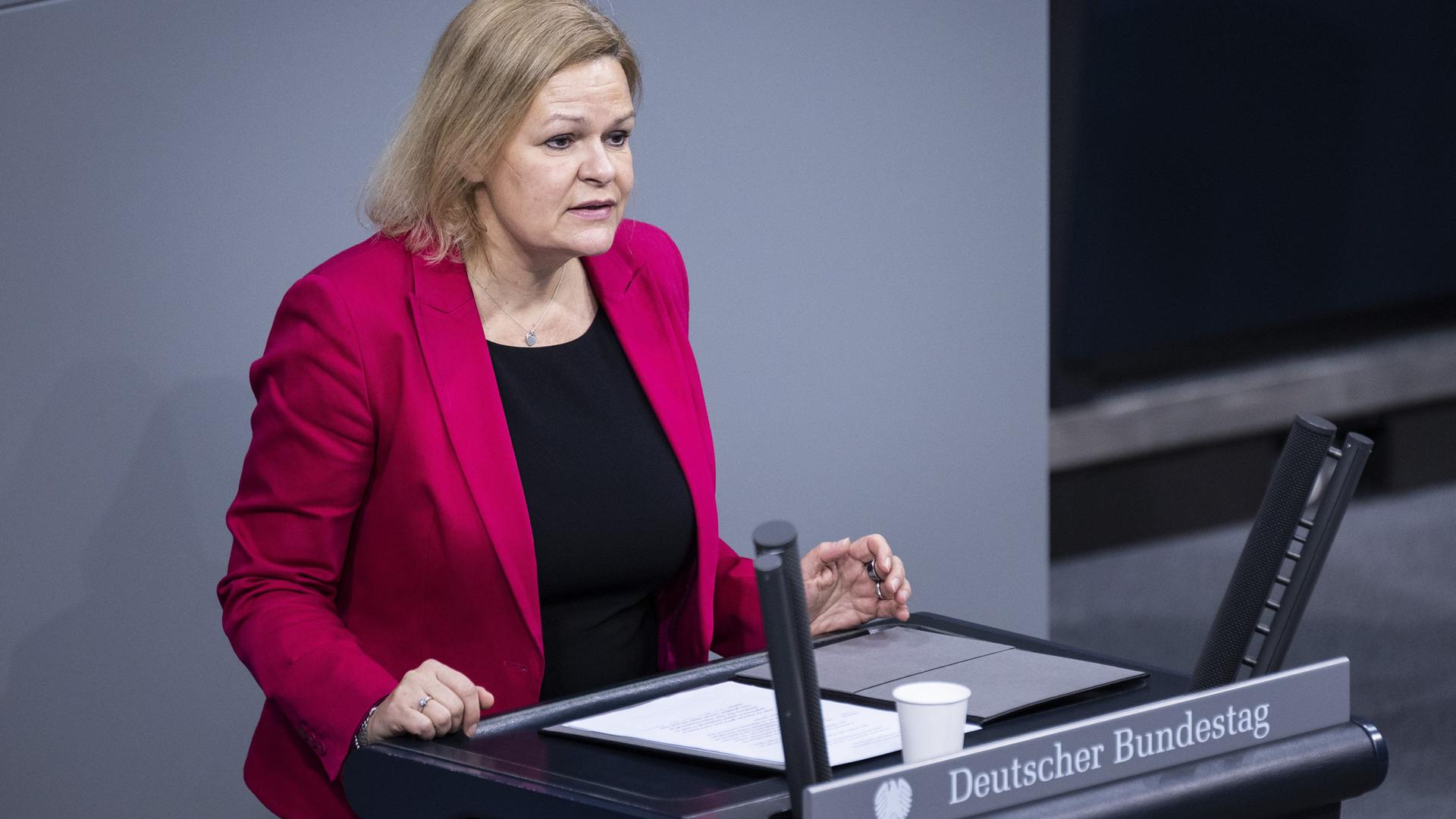Nancy Faeser, Bundesministerin fuer Inneres und Heimat, spricht im Rahmen der Sitzung des Deutschen Bundestages in Berlin, 12.01.2022. Copyright: 