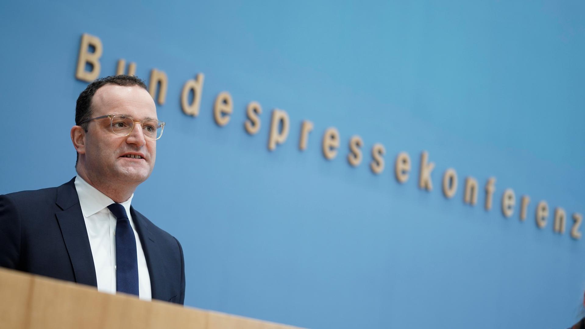 Jens Spahn im Portrait bei der Bundespressekonferenz zum Thema Corona-Lage Jens Spahn im Portrait bei der Bundespressekonferenz zum Thema Corona-Lage