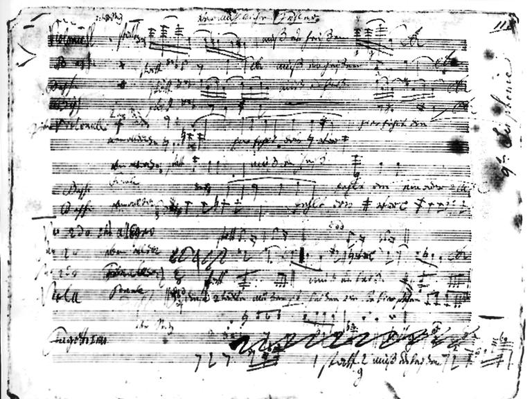 Handschriftliche Noten, geschrieben von Ludwig van Beethoven. Es zeigt einen Teil aus Beethovens 9. Sinfonie.