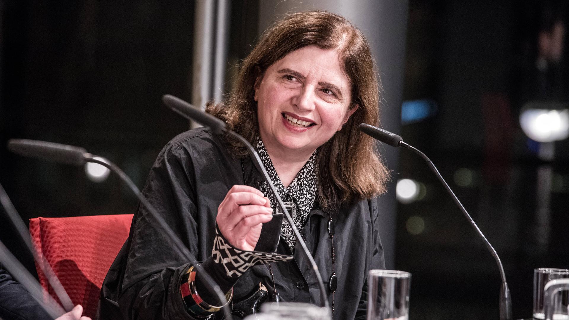 Sibylle Lewitscharoff bei einer Lesung. Sibylle Lewitscharoff bei einer Lesung.