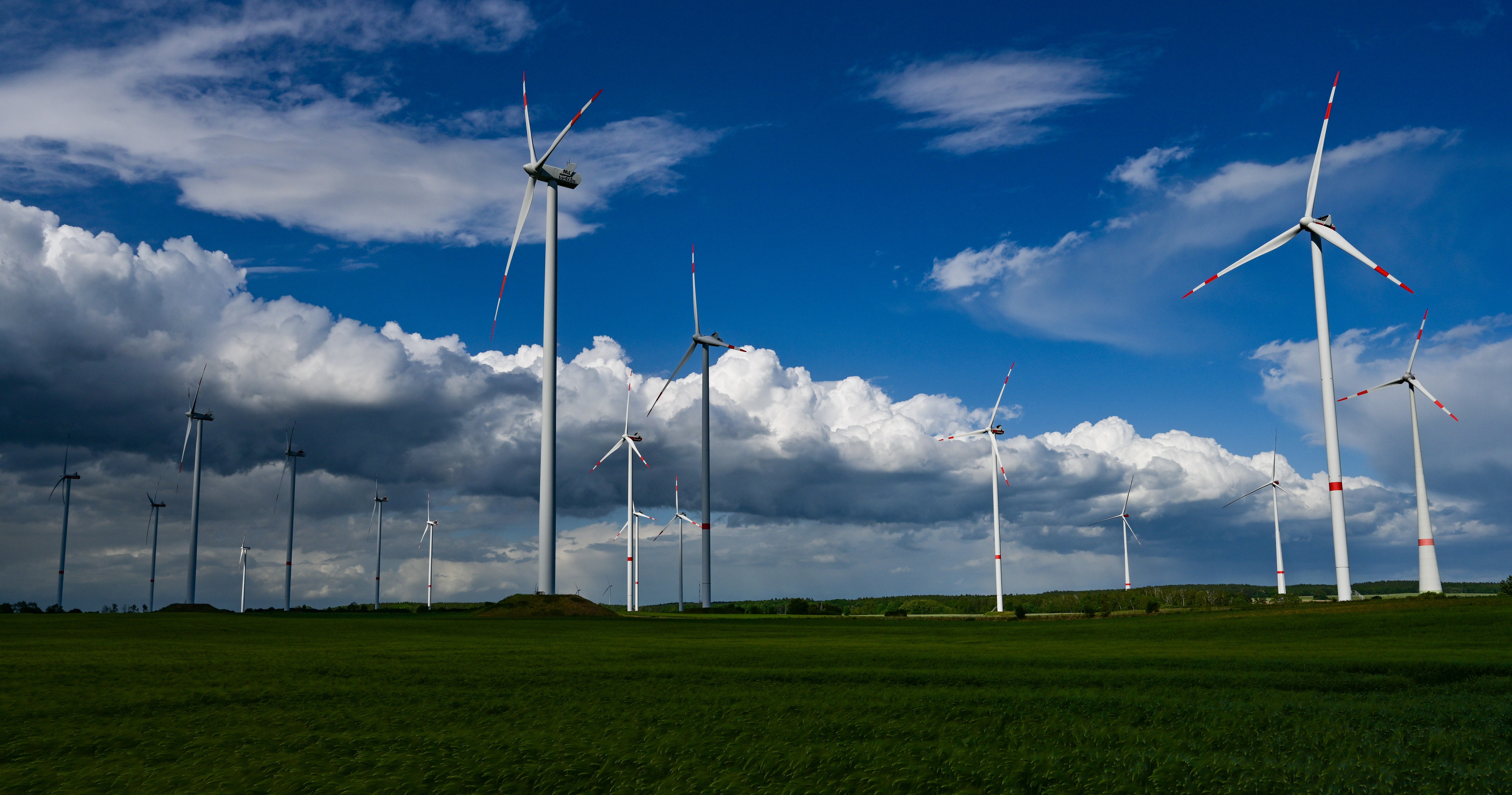 Ausbau Erneuerbarer Energien - Wie Auf Dem Land über Neue Windräder ...