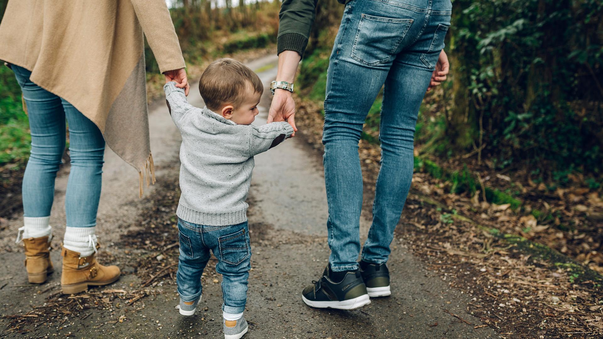 Vater und Mutter sind für Kinder wichtig und einzigartig. Vater und Mutter sind für Kinder wichtig und einzigartig.