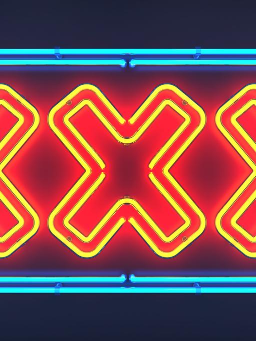 Neonschriftzug mit drei großen X-en