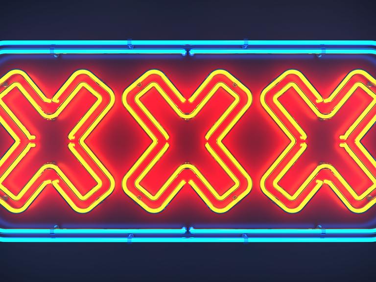 Neonschriftzug mit drei großen X-en