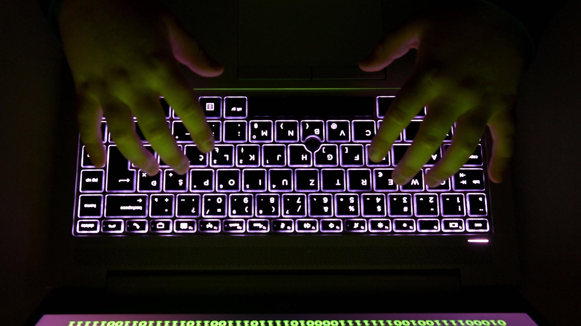 Illustration von Cyberkriminalität auf einem Laptop Illustration von Cyberkriminalität auf einem Laptop