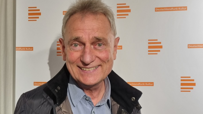 Der Arzt Rainer Külker im Studio von Deutschlandfunk Kultur. Der Arzt Rainer Külker im Studio von Deutschlandfunk Kultur.