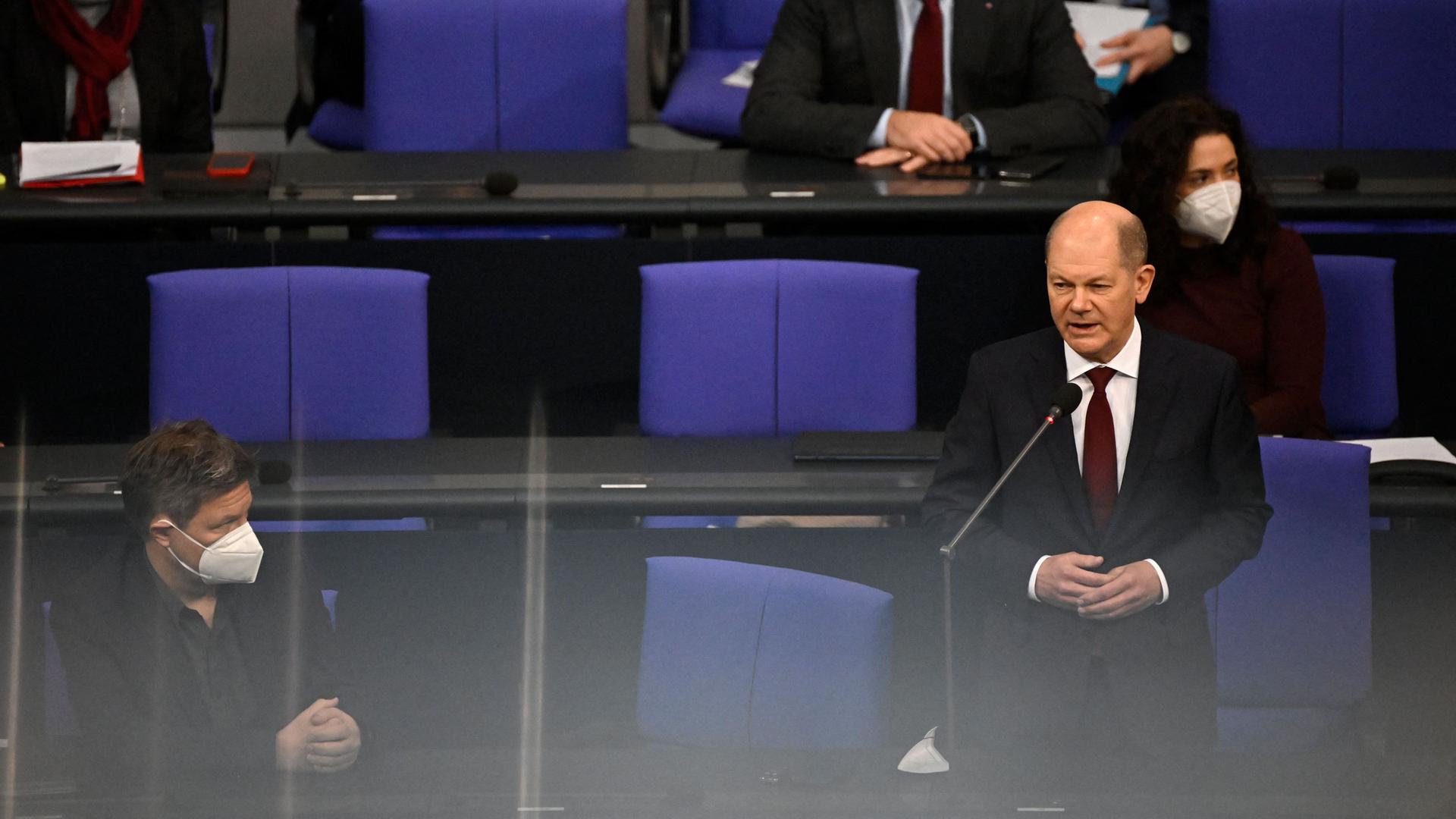Bundeskanzler Scholz bei seiner Befragung im Bundestag.