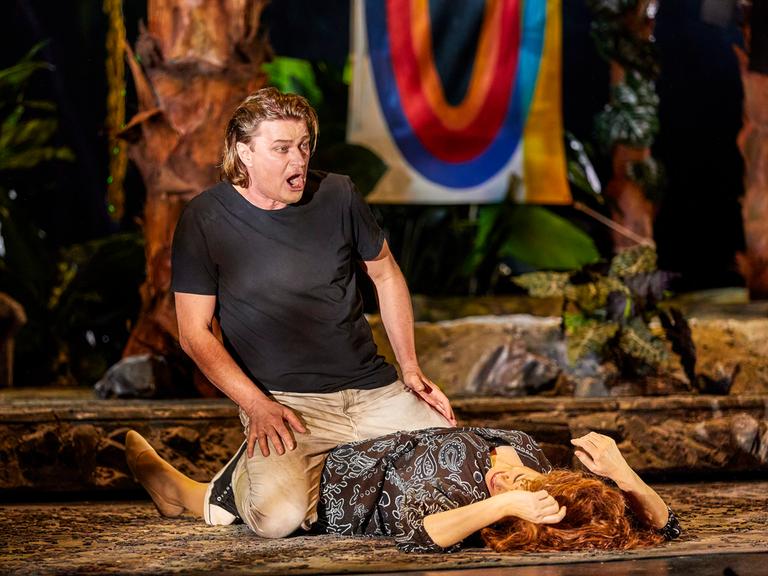 Klaus Florian Vogt und Tanja Ariane Baumgartner auf der Bühne in einer Szene des "Tannhäuser".