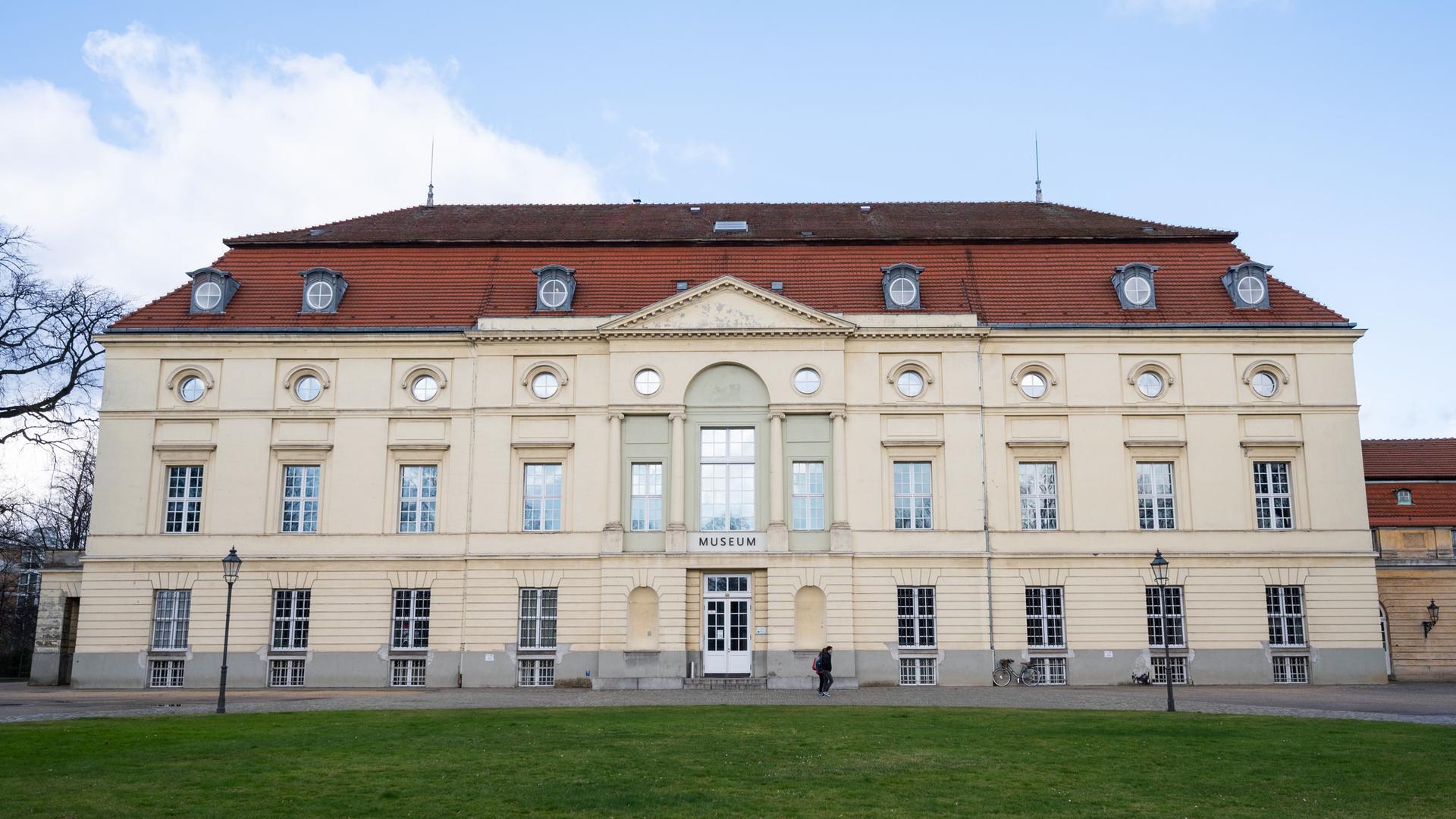 Die Sonne scheint auf den Theaterbau des Schlosses Charlottenburg. Das Käthe-Kollwitz-Museum wird 2022 in den repräsentativen Theaterbau ziehen. Die Sonne scheint auf den Theaterbau des Schlosses Charlottenburg. Das Käthe-Kollwitz-Museum wird 2022 in den repräsentativen Theaterbau ziehen.