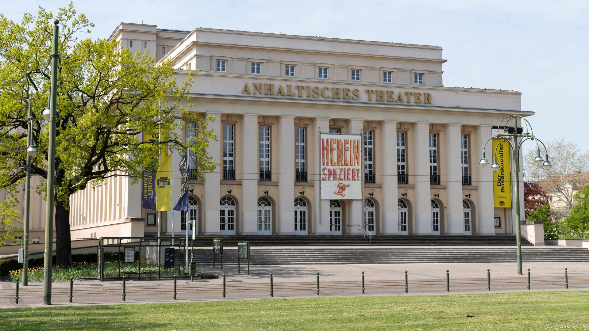 Außenansicht des Anhaltischen Theaters Dessau.