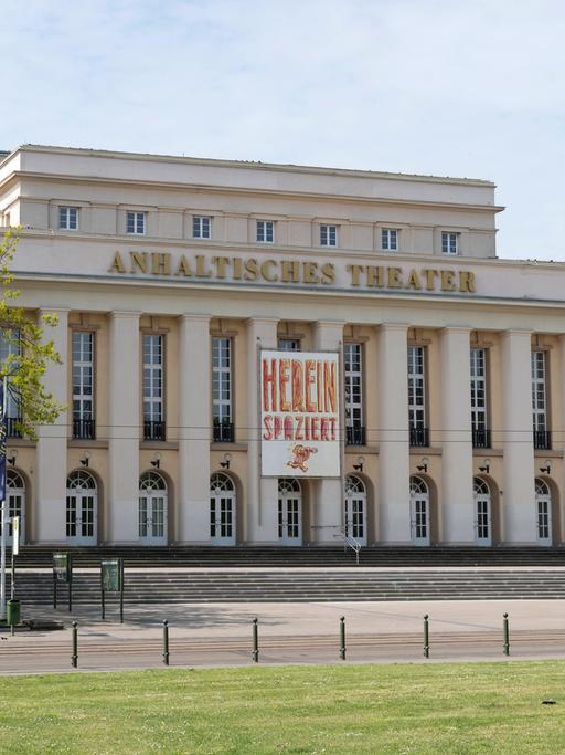 Außenansicht des Anhaltinischen Theaters Dessau.