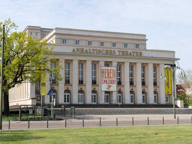 Außenansicht des Anhaltischen Theaters Dessau.
