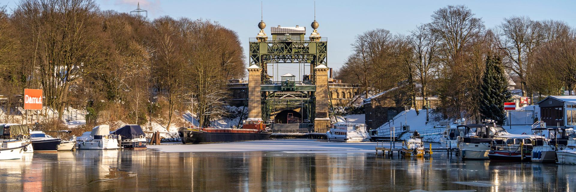 Das alte Schiffshebewerk Henrichenburg am Dortmund-Ems-Kanal in Waltrop Das alte Schiffshebewerk Henrichenburg am Dortmund-Ems-Kanal in Waltrop