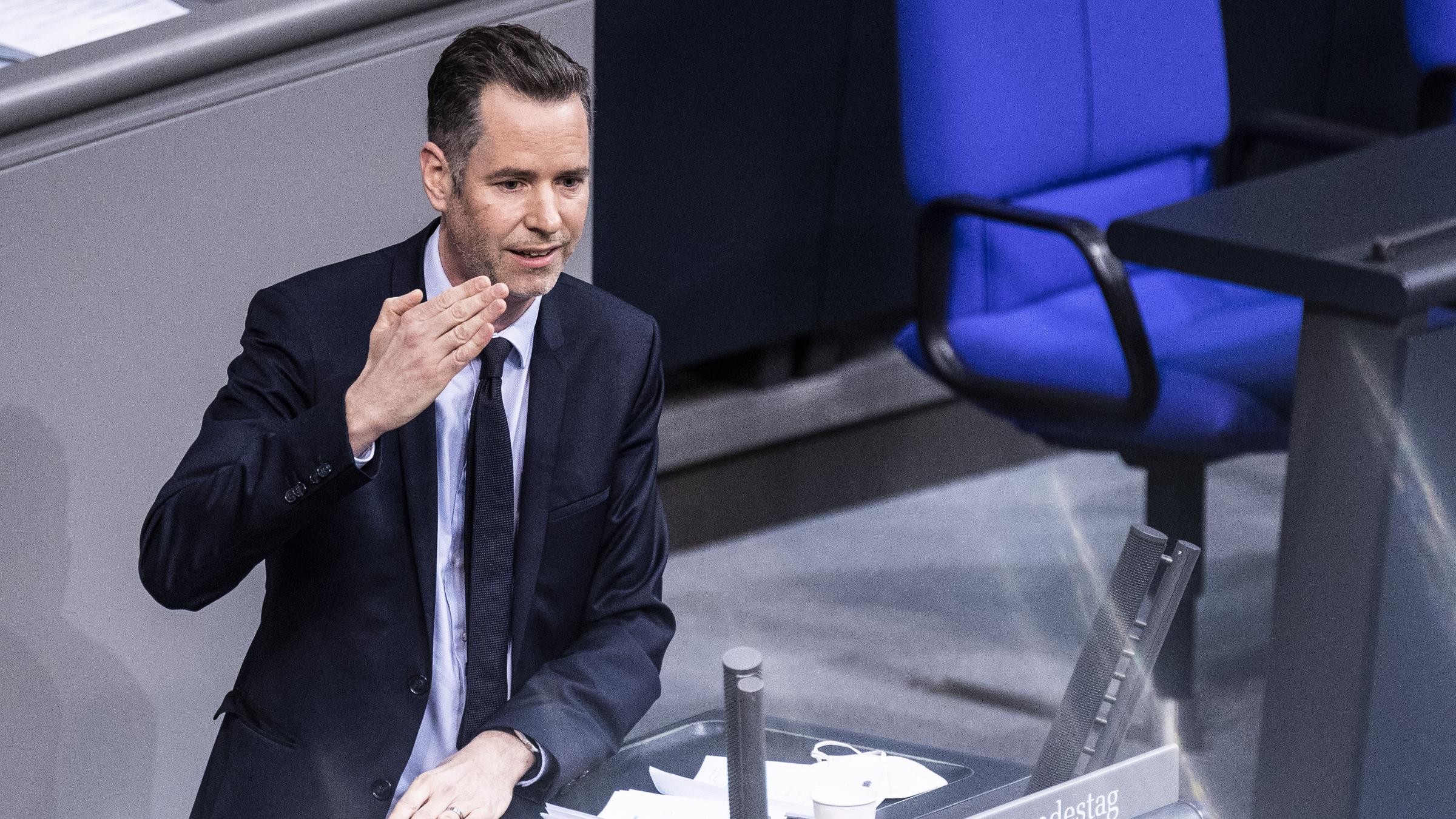 Christian Dürr, Fraktionsvorsitzender der FDP, aufgenommen im Rahmen einer Debatte zu Regierungserklaerung des Bundeskanzlers in Berlin, 15.12.2021.