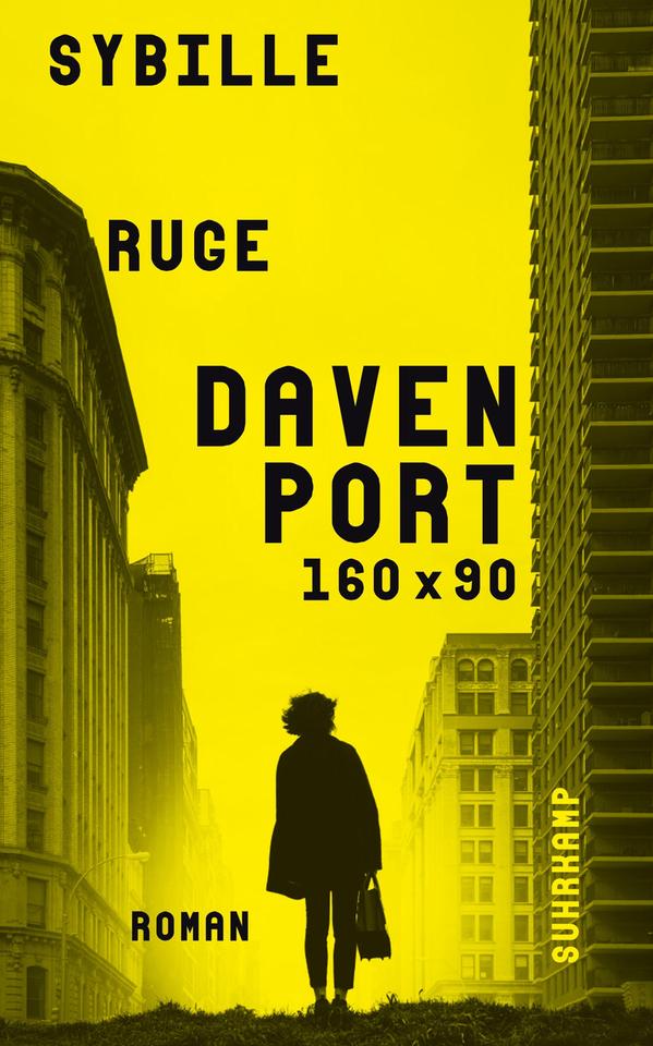 Das Buchcover des Krimis von Sybille Ruge. "Davenport 160x90". Es zeigt eine Stadtlandschaft, in der eine Person mit einer Tasche in der Hand geht. Die Person ist als Schattenriss gezeigt, das Bild ist in strahlendem Gelb koloriert. Das Buch ist auf der Krimibestenliste von Deutschlandfunk Kultur.