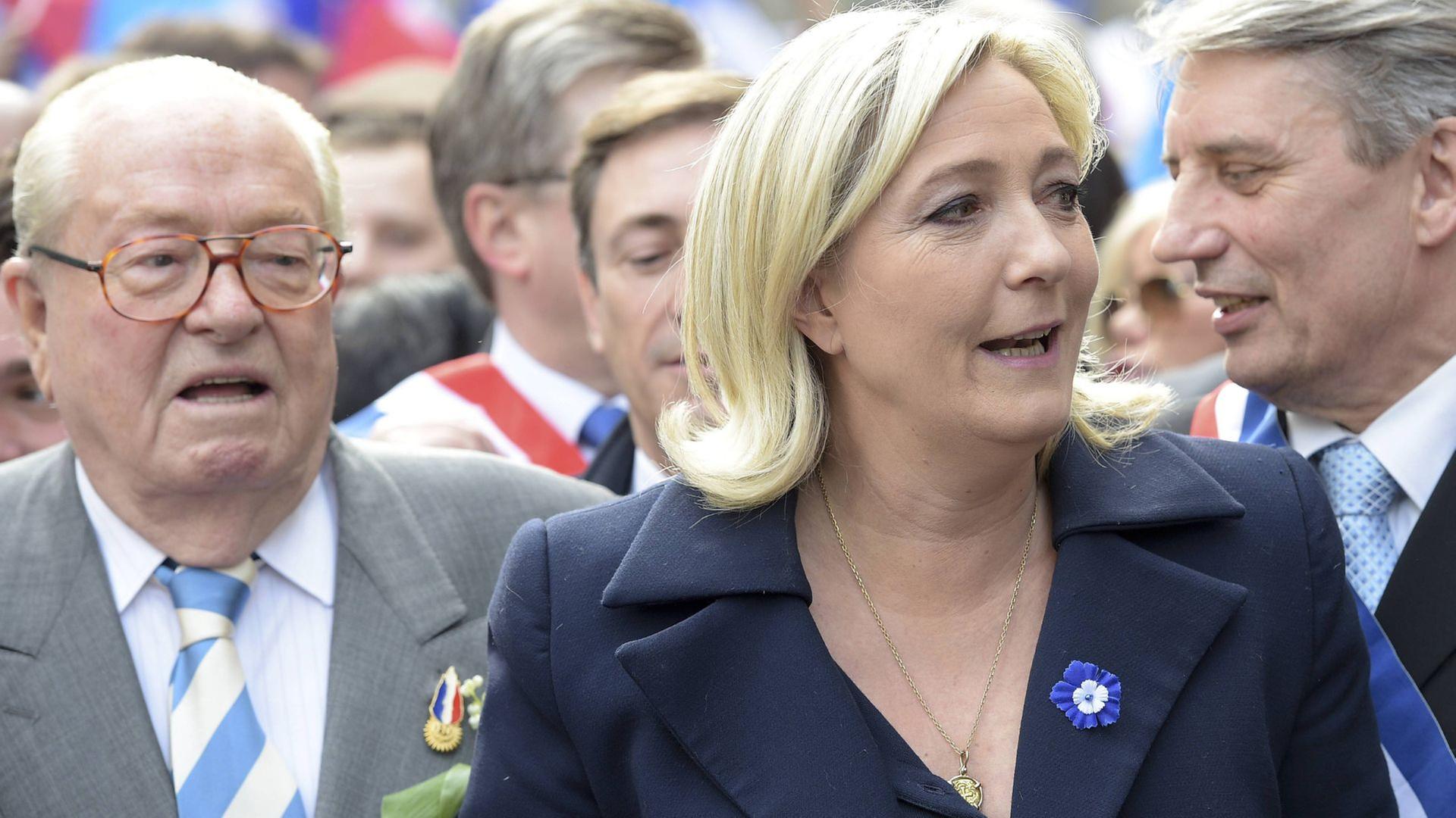 Jean Marie Le Pen und Marine Le Pen bei einer Demo des Front National am 1. Mai 2014 in Paris Jean Marie Le Pen und Marine Le Pen bei einer Demo des Front National am 1. Mai 2014 in Paris