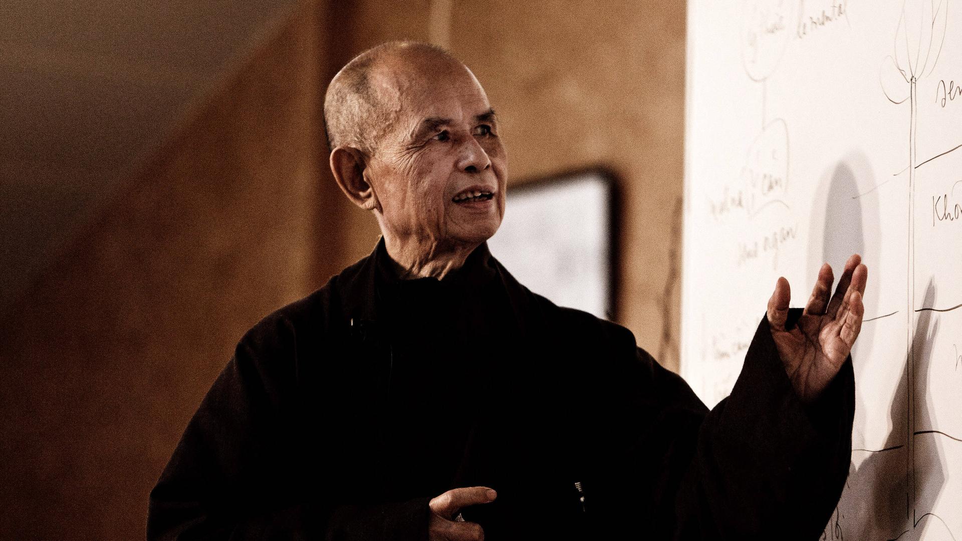 Porträt des buddhistischen Mönchs und Zen-Lehrers Thich Nhat Hanh. Porträt des buddhistischen Mönchs und Zen-Lehrers Thich Nhat Hanh.