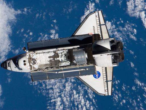 Die Raumfähre Endeavour nach dem Verlassen der Internationalen Raumstation im Jahr 2008 (20220105)