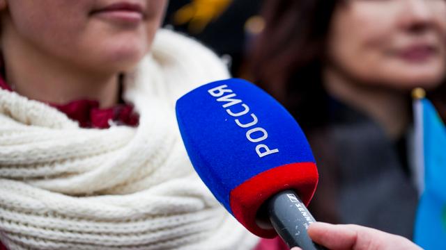 Ein Mikrofon des russischen TV-Senders "RTR Planeta".