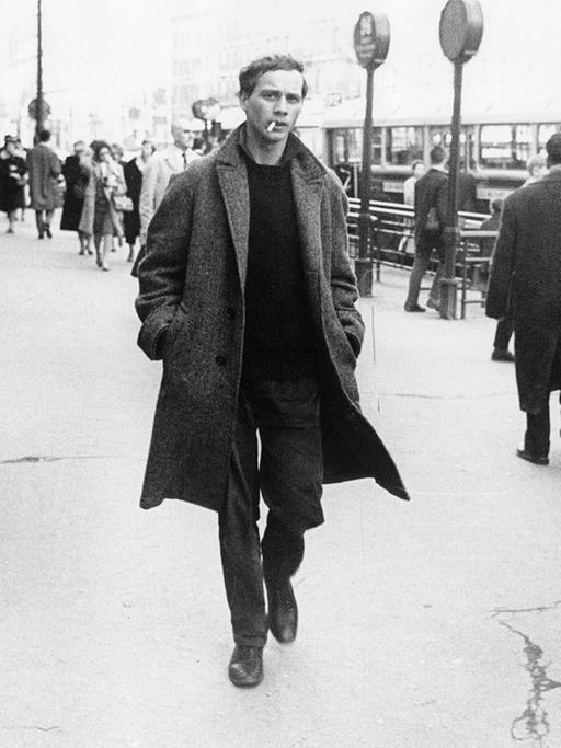 Porträt des Fotografen Bernard Larsson, Gare Montparnasse, Paris, 1961