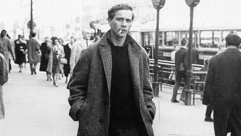 Porträt des Fotografen Bernard Larsson, Gare Montparnasse, Paris, 1961 Porträt des Fotografen Bernard Larsson, Gare Montparnasse, Paris, 1961