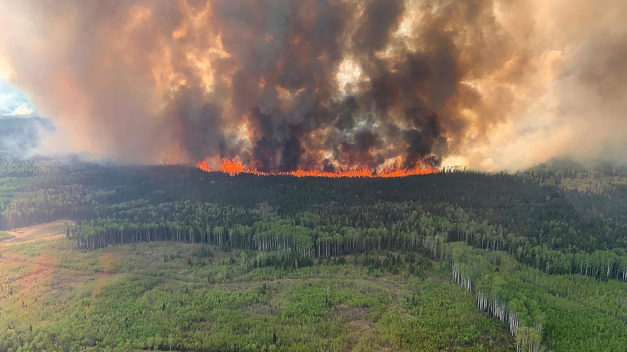 Kanada Mehr als 300 Waldbrände weiter außer Kontrolle knapp neun