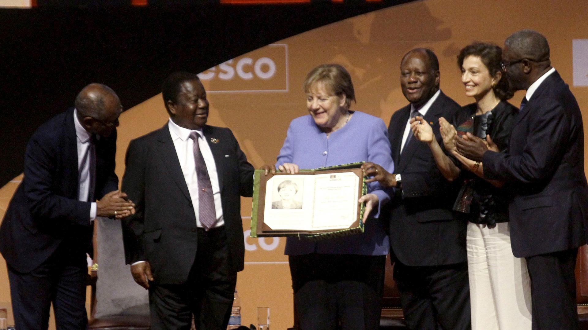 Unesco-Friedenspreis - Frühere Bundeskanzlerin Merkel erhält Auszeichnung