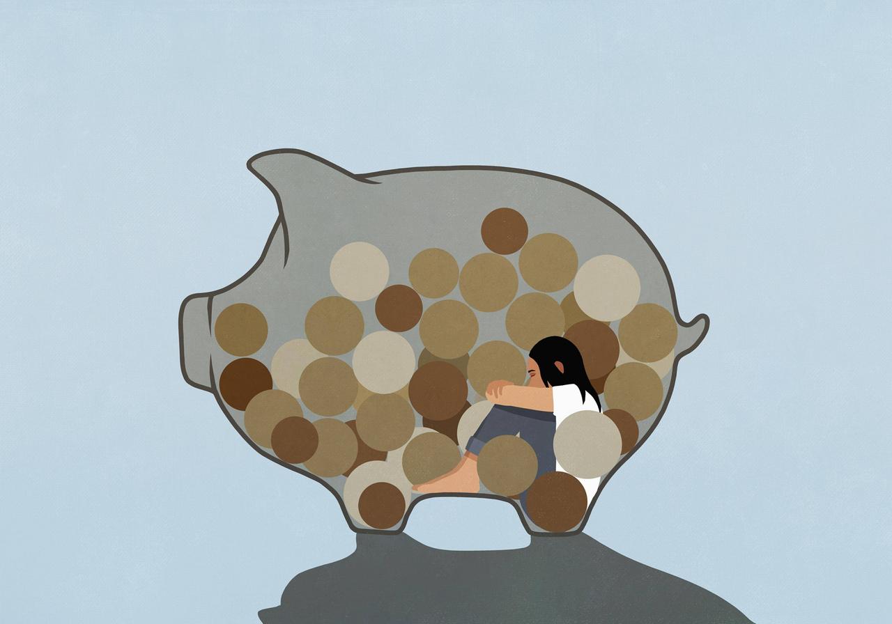 Illustration: Eine Frau sitzt inmitten von Geldmünzen in einem Sparschwein.