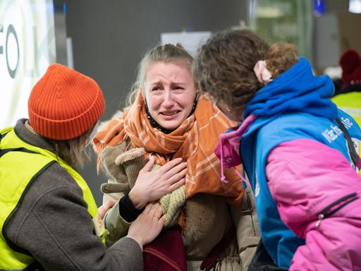 Ukraine-Konflikt - Flüchtlinge kommen in Berlin an