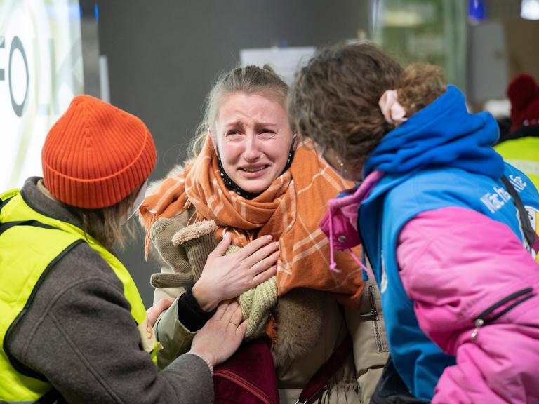 Ukraine-Konflikt - Flüchtlinge kommen in Berlin an