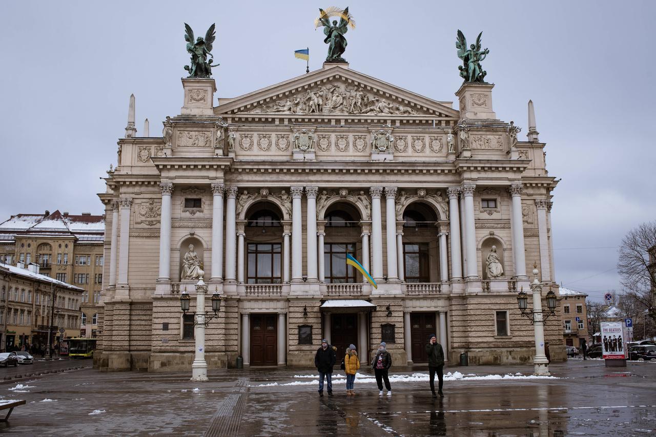 Das Opernhaus von Lemberg im Zentrum der Stadt. Das Opernhaus von Lemberg im Zentrum der Stadt.