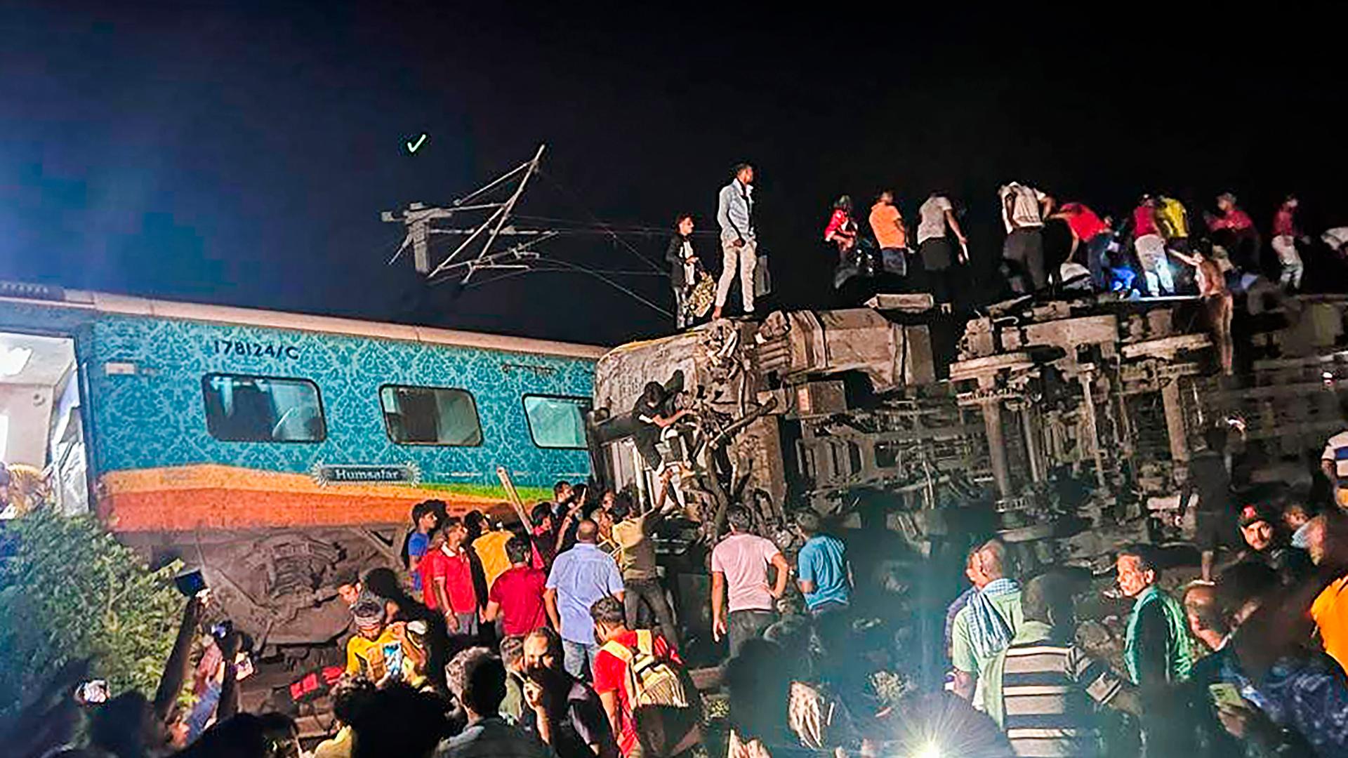 Indien - Dutzende Tote bei Zugunglück im Osten des Landes