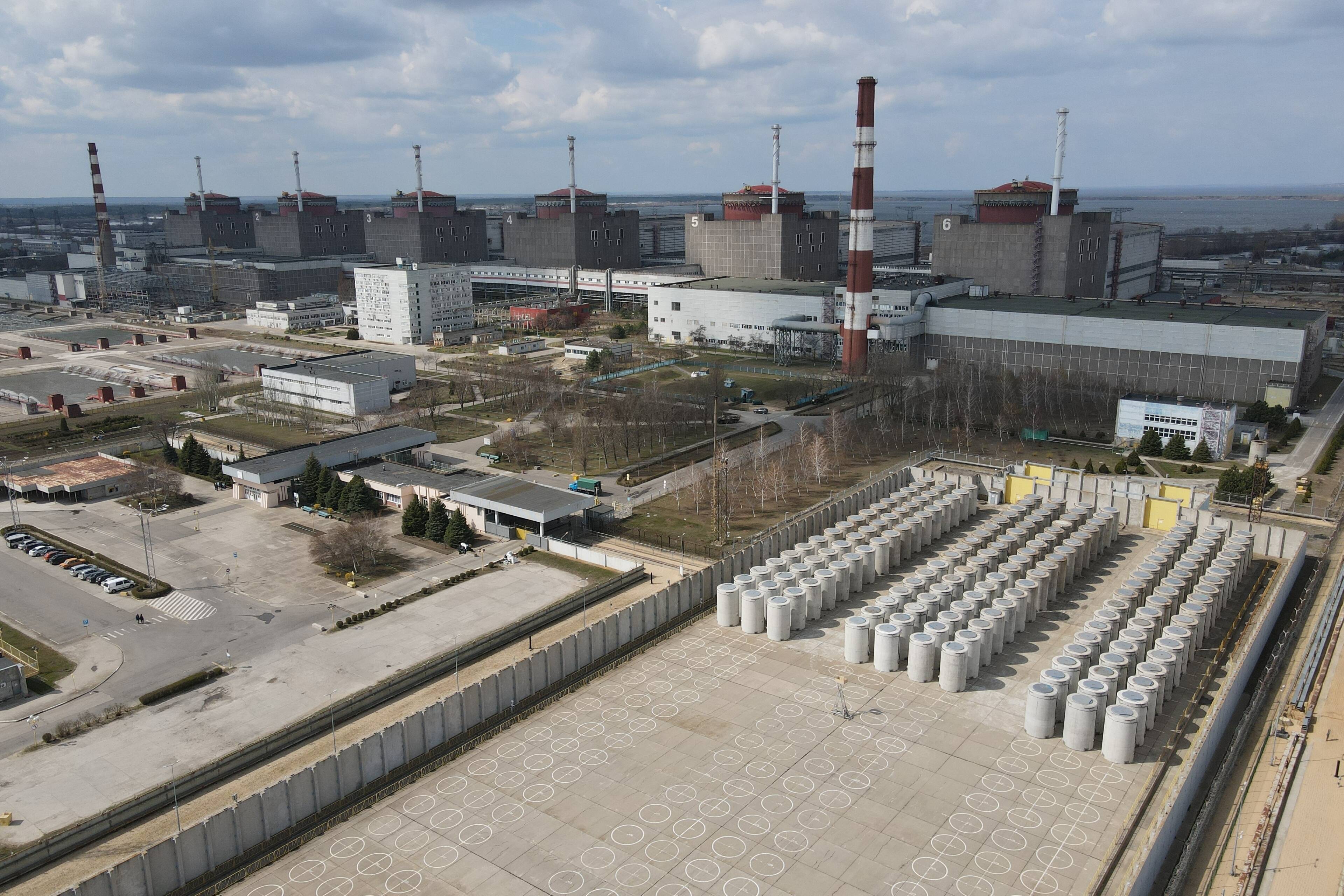 Под чьим контролем запорожская аэс сейчас. Запорожская атомная станция. Запорожской атомной электростанции (ЗАЭС). Энергодар Украина АЭС. Энергодар атомная станция.