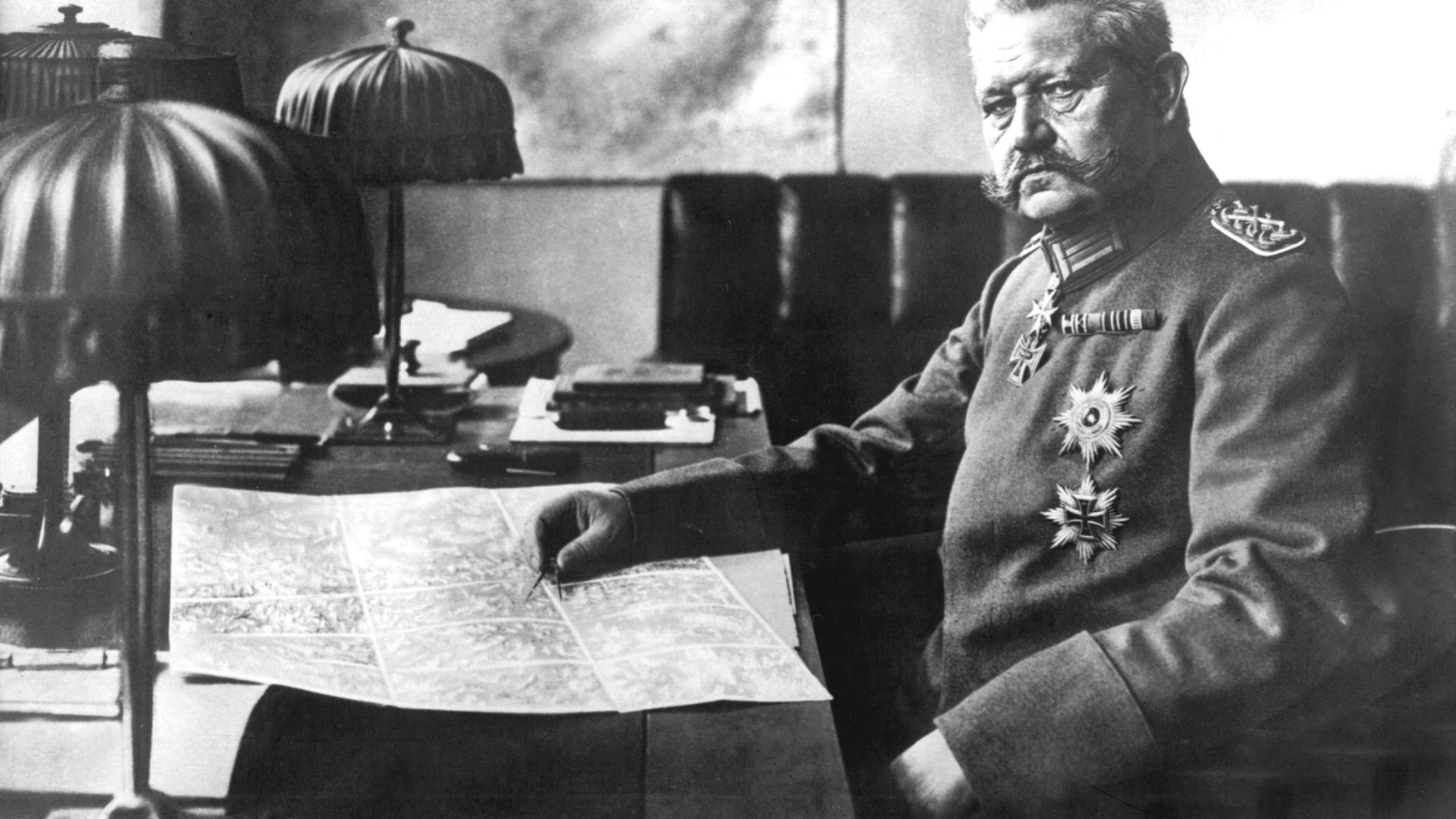 Generalfeldmarschall Paul von Hindenburg 1917 im Hauptquartier des Westens in Bad Kreuznach Generalfeldmarschall Paul von Hindenburg 1917 im Hauptquartier des Westens in Bad Kreuznach