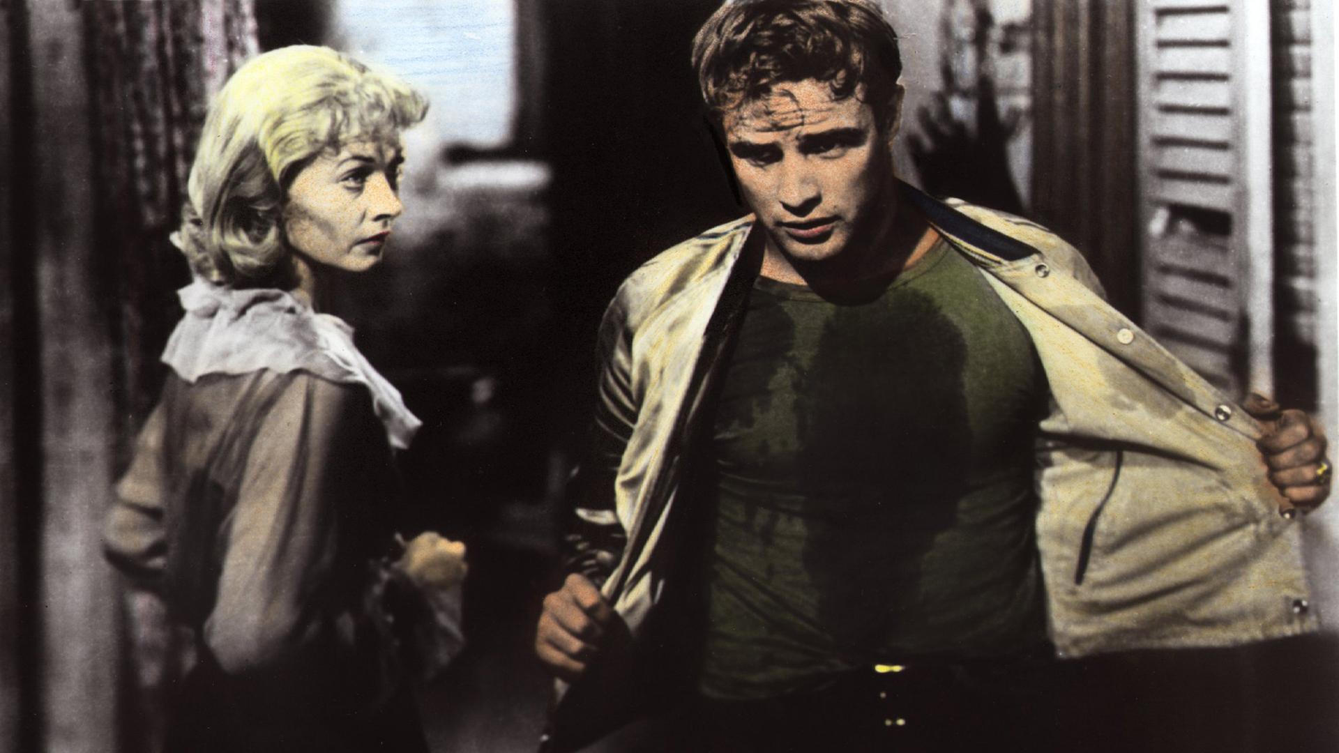 Die Hauptdarsteller Marlon Brando und Vivien Leigh in einer Szene in Elia Kazans Film "Endstation Sehnsucht" Die Hauptdarsteller Marlon Brando und Vivien Leigh in einer Szene in Elia Kazans Film "Endstation Sehnsucht"