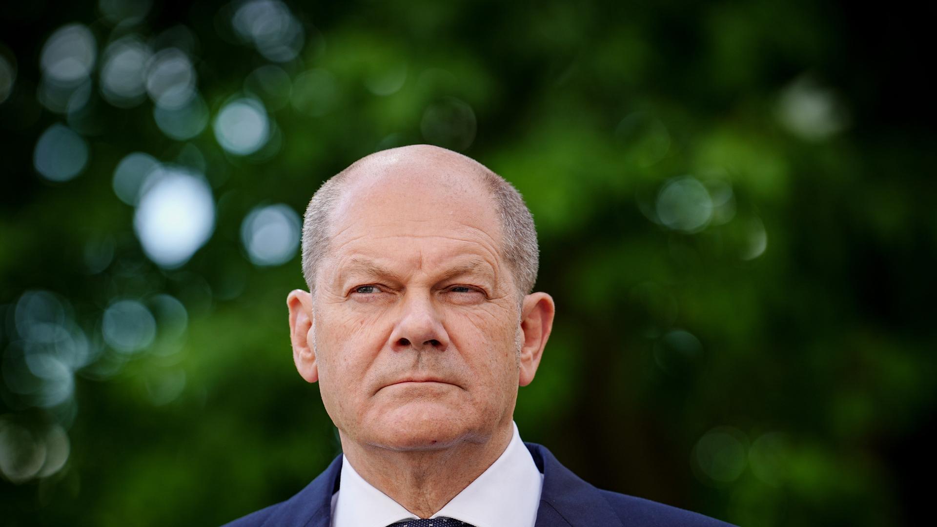 Bundeskanzler Olaf Scholz (SPD) gibt im Bundeskanzleramt eine Pressekonferenz nach den Gesprächen zur sogenannten konzertierten Aktion gegen die Inflation in Deutschland. Bundeskanzler Olaf Scholz (SPD) gibt im Bundeskanzleramt eine Pressekonferenz nach den Gesprächen zur sogenannten konzertierten Aktion gegen die Inflation in Deutschland.