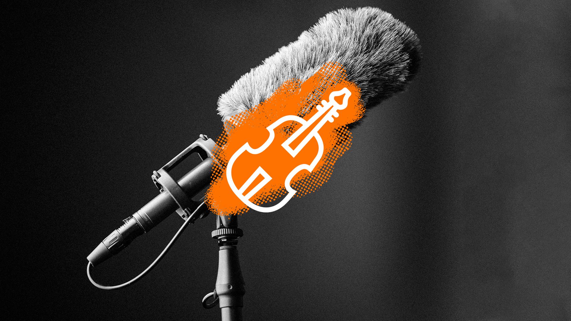 Zu sehen: Eine Collage mit einem Mikrofon für Außenaufnahmen und einer gezeichneten Gitarre (in weiß mit orangenem Hintergrund) darüber. Zu sehen: Eine Collage mit einem Mikrofon für Außenaufnahmen und einer gezeichneten Gitarre (in weiß mit orangenem Hintergrund) darüber.