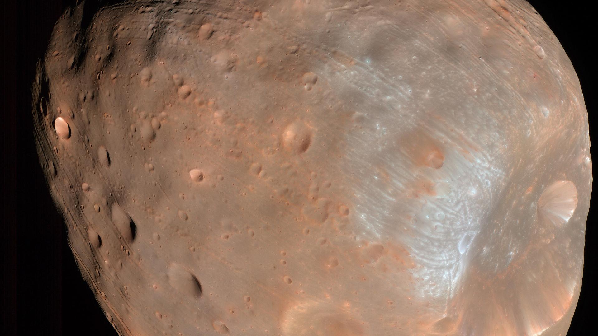 Der Mars-Mond Phobos droht zu zerfallen