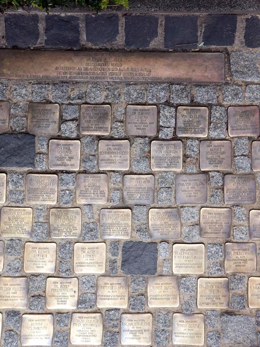 56 Stolpersteine erinnern in Berlin an NS-verfolgte Mitarbeiter und Mitarbeiterinnen des Auswärtigen Amts.