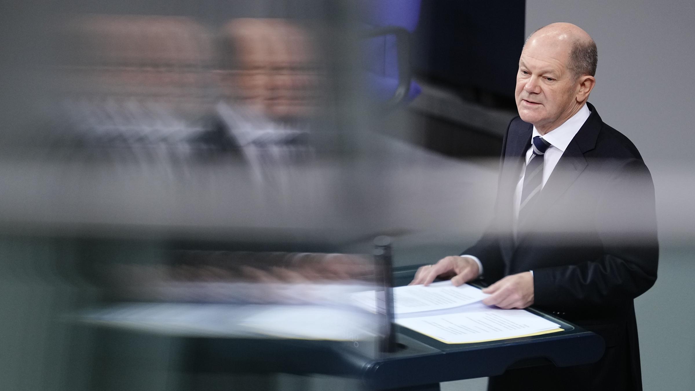 Bundeskanzler Olaf Scholz (SPD) gibt im Bundestag seine erste Regierung...</p>

                        <a href=
