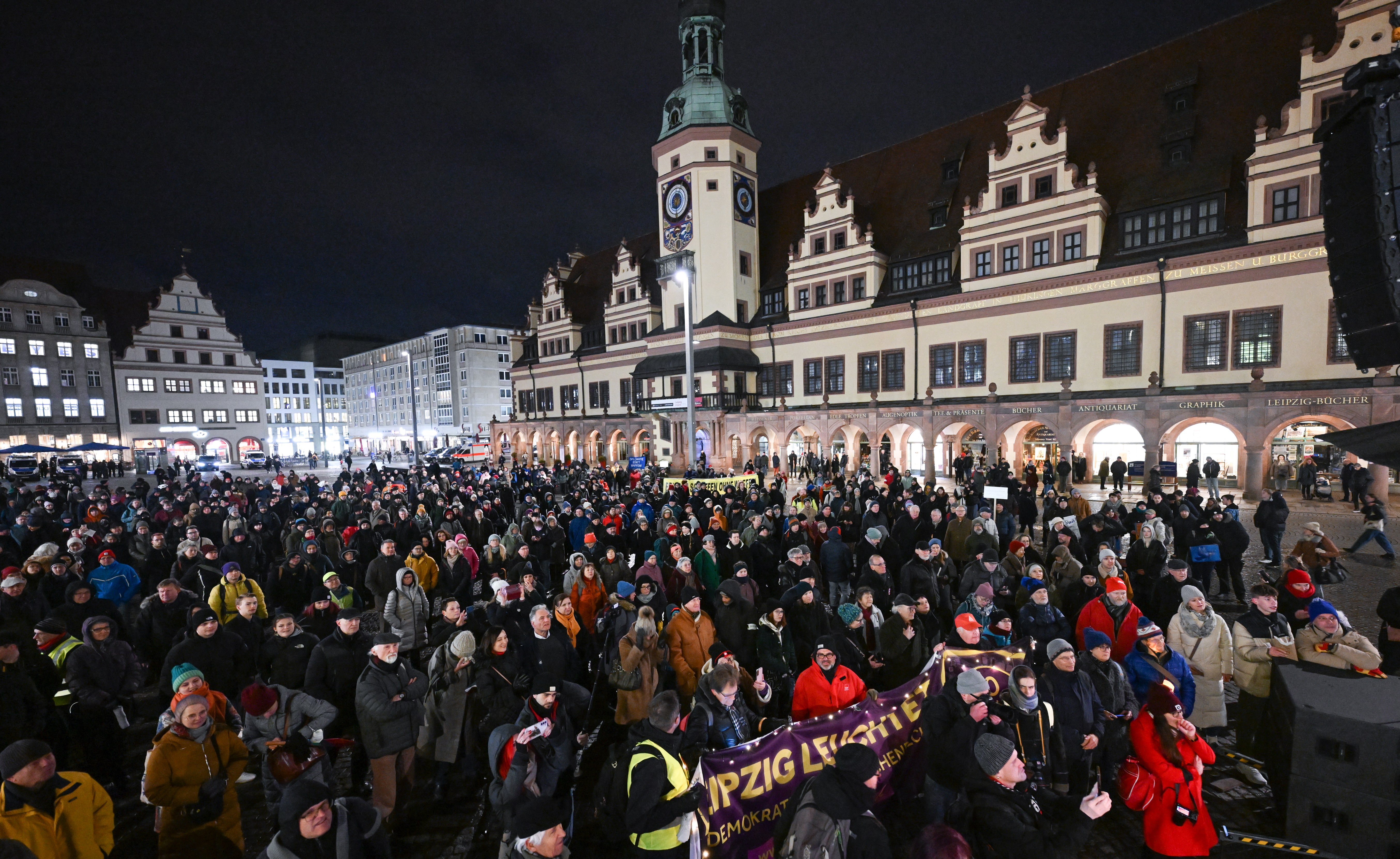 Leipzig - Tausende Menschen bei Demonstration für Demokratie und Menschenrechte